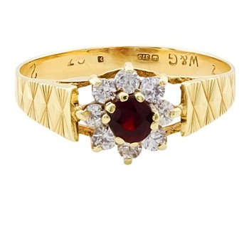 9ct Gold Garnet / Cubic Zirconia Cluster Ring Size O